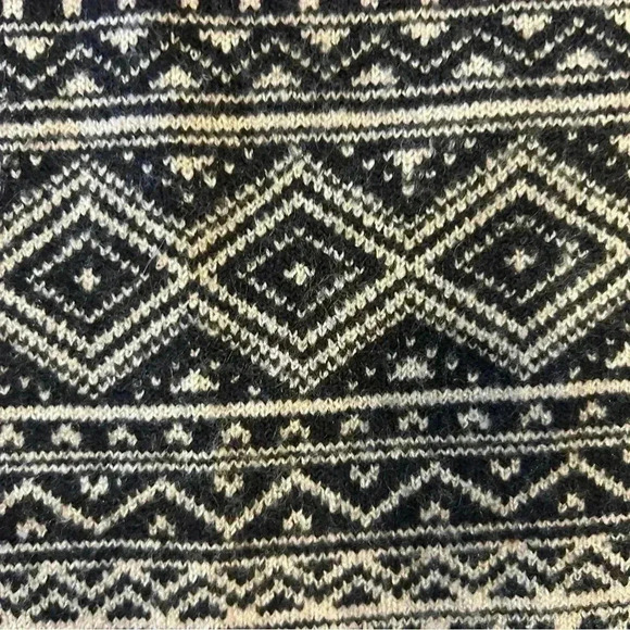 Joe Fresh Women’s Skirt Size Small Black White Patterned Casual Mini - Picture 4 of 4